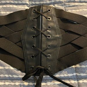 Kiki de Montparnasse corset